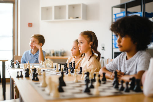 schaakborden met jeugd